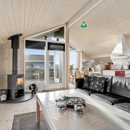 Holiday home 2 Bedroom Awesome In Hvide Sande Bjerregard