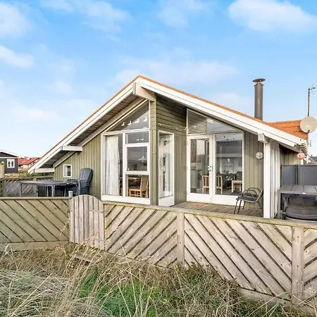 2 Bedroom Awesome In Hvide Sande Bjerregard