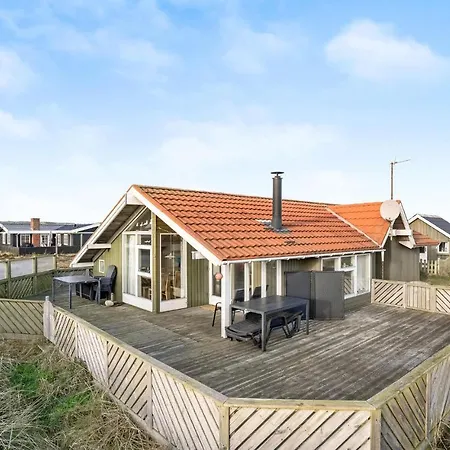 2 Bedroom Awesome In Hvide Sande
