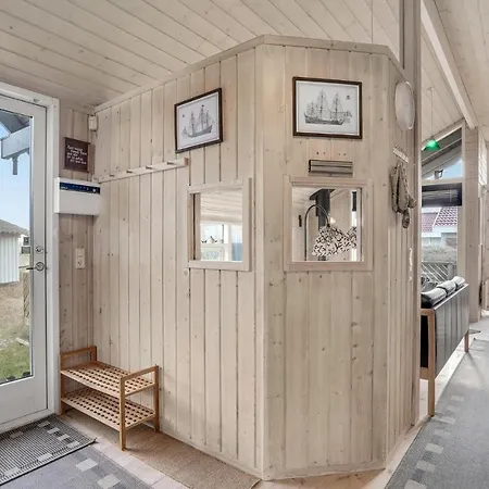 2 Bedroom Awesome In Hvide Sande *