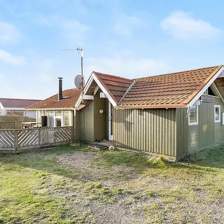 2 Bedroom Awesome In Hvide Sande